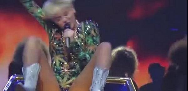  miley cyrus perfect ass show